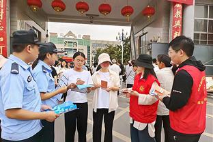 gà thay lông viền có nên đá khong